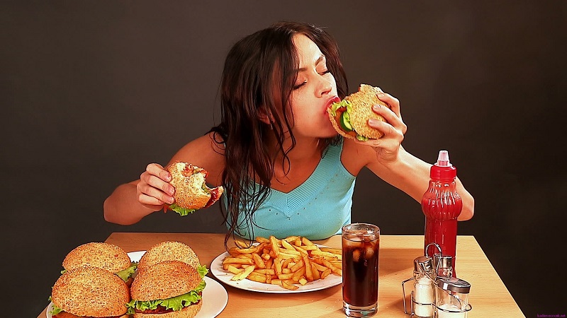 8 thói quen ăn uống không lành mạnh khiến rước bệnh vào người